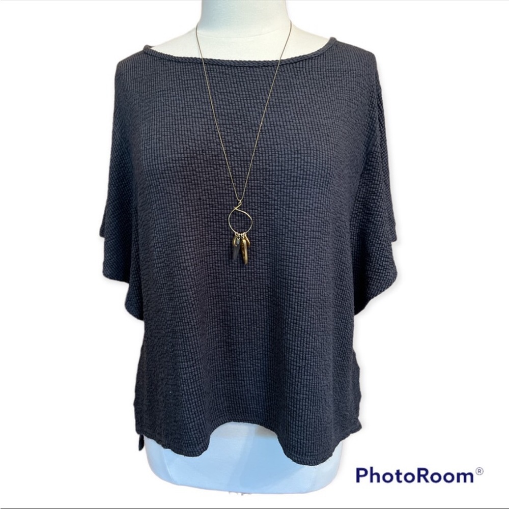 Sinuous Butterfly Sleeve Knit Flowy Fit Slight High Low Straight Hem